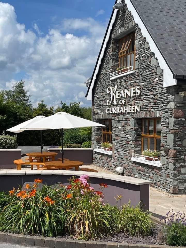טראלי Keanes Of Curraheen, Bar, Restaurant & Accommodation מראה חיצוני תמונה