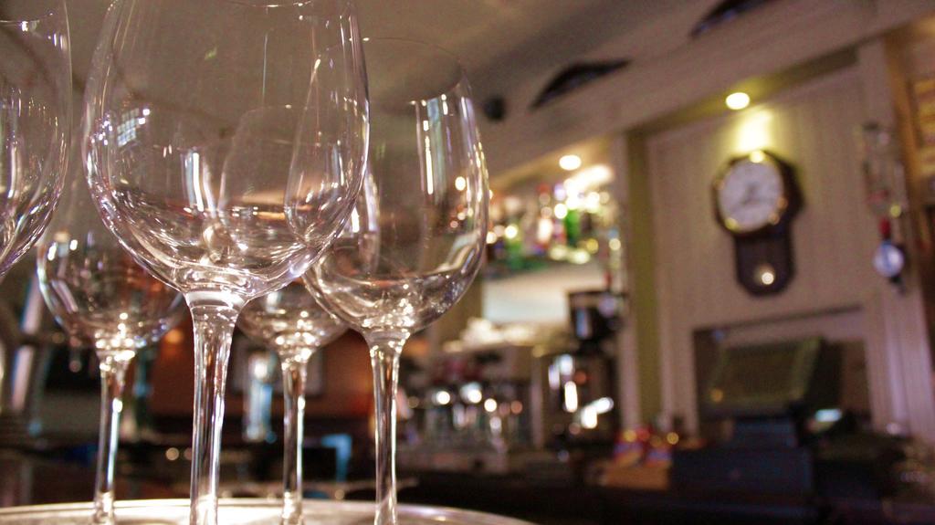 טראלי Keanes Of Curraheen, Bar, Restaurant & Accommodation מראה חיצוני תמונה