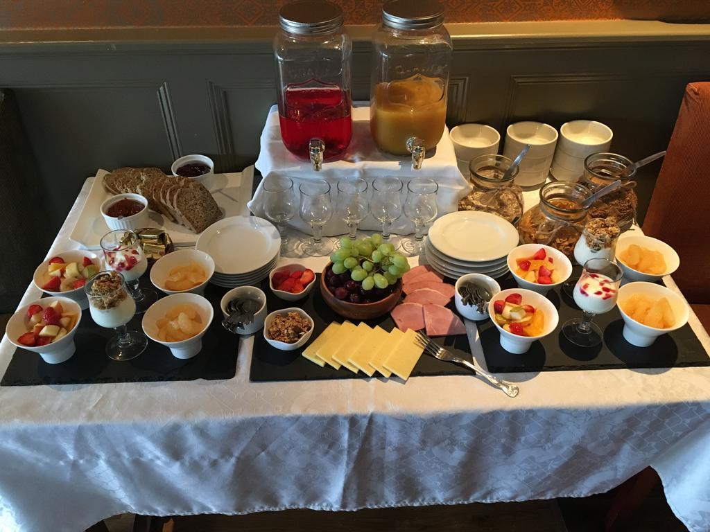 טראלי Keanes Of Curraheen, Bar, Restaurant & Accommodation מראה חיצוני תמונה